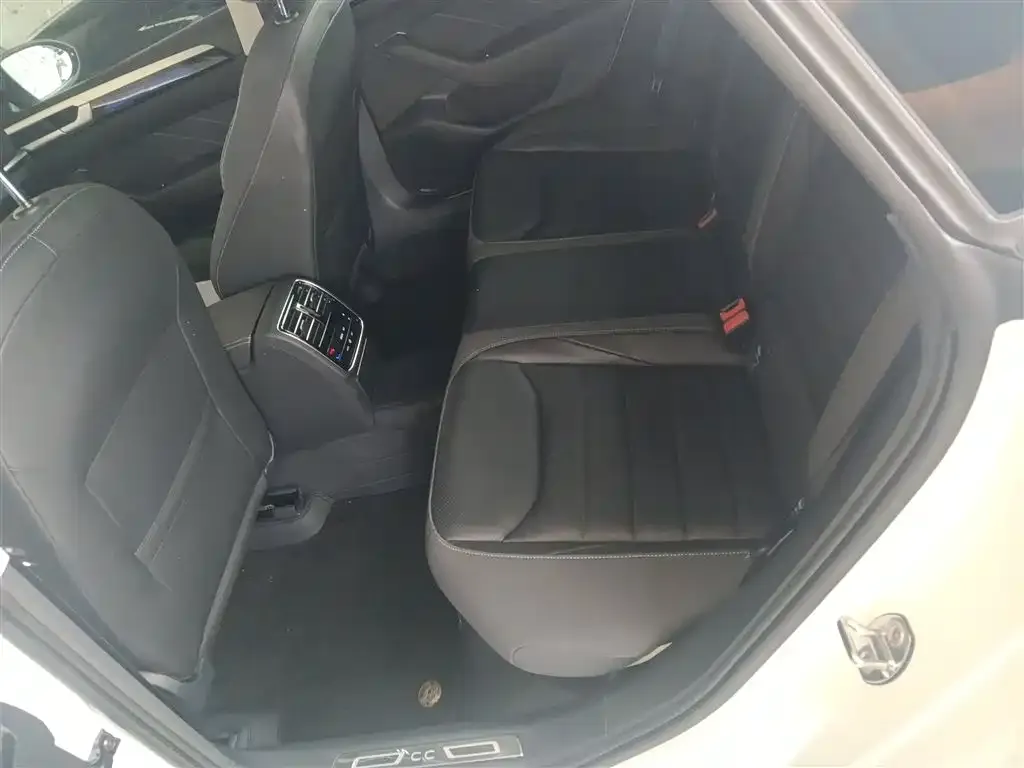 Volkswagen CC 2024 из CN, фото 8