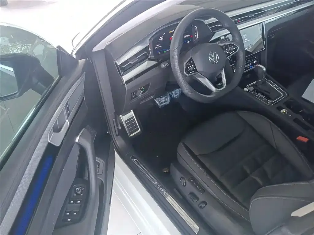 Volkswagen CC 2024 из CN, фото 9