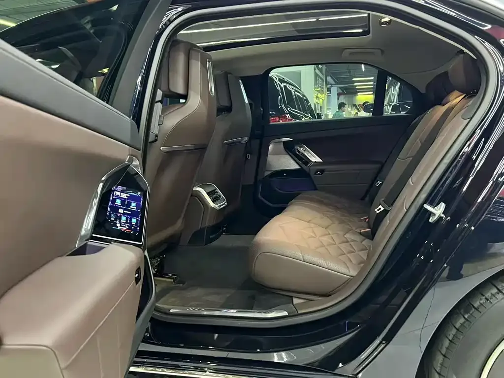 BMW 7 Series 2023 из CN, фото 5