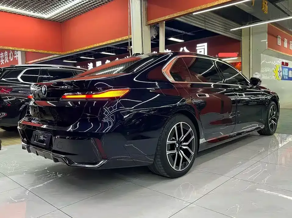 BMW 7 Series 2023 из CN, фото 9