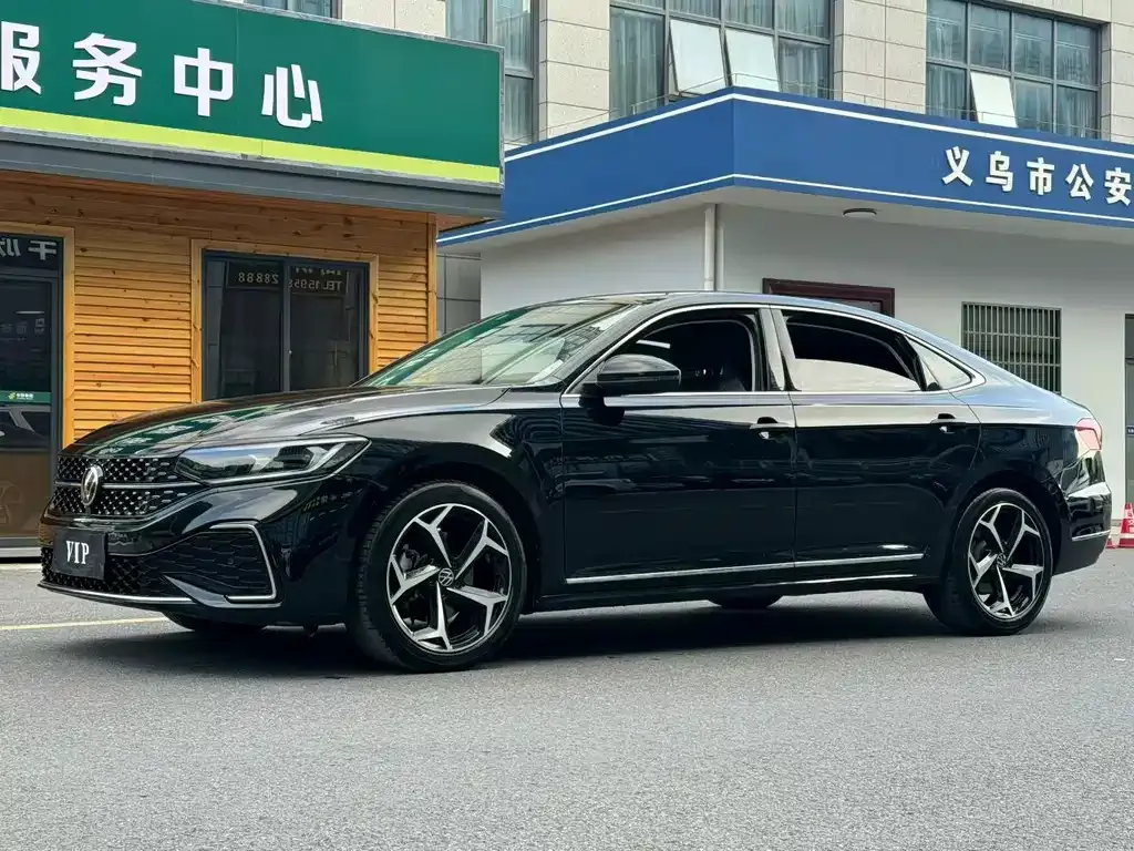 Volkswagen Passat — фото 1