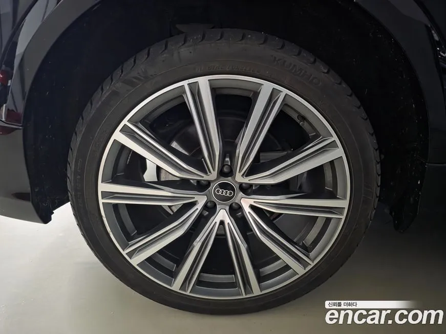 Audi Q8 2021 из KR, фото 3