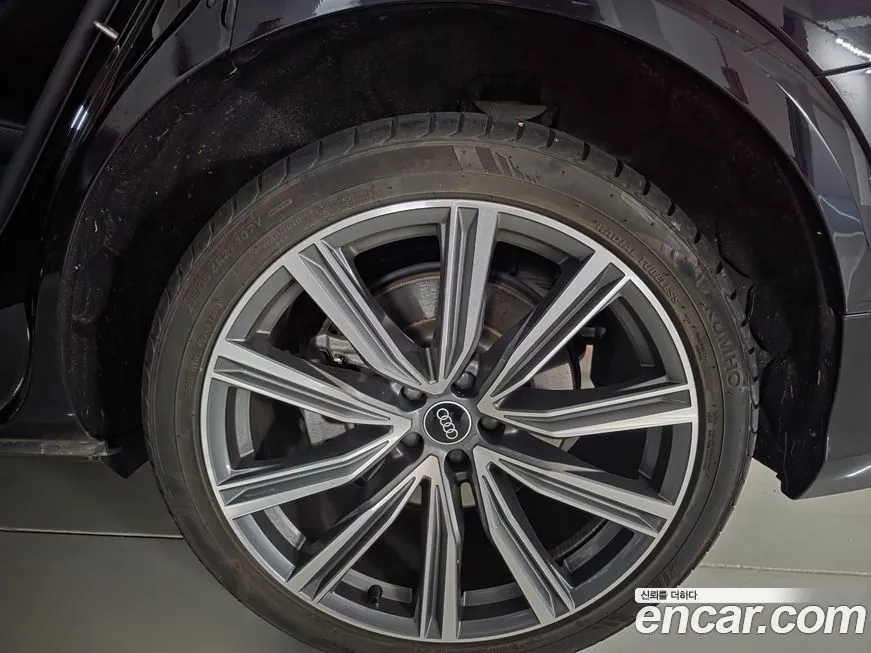 Audi Q8 2021 из KR, фото 9