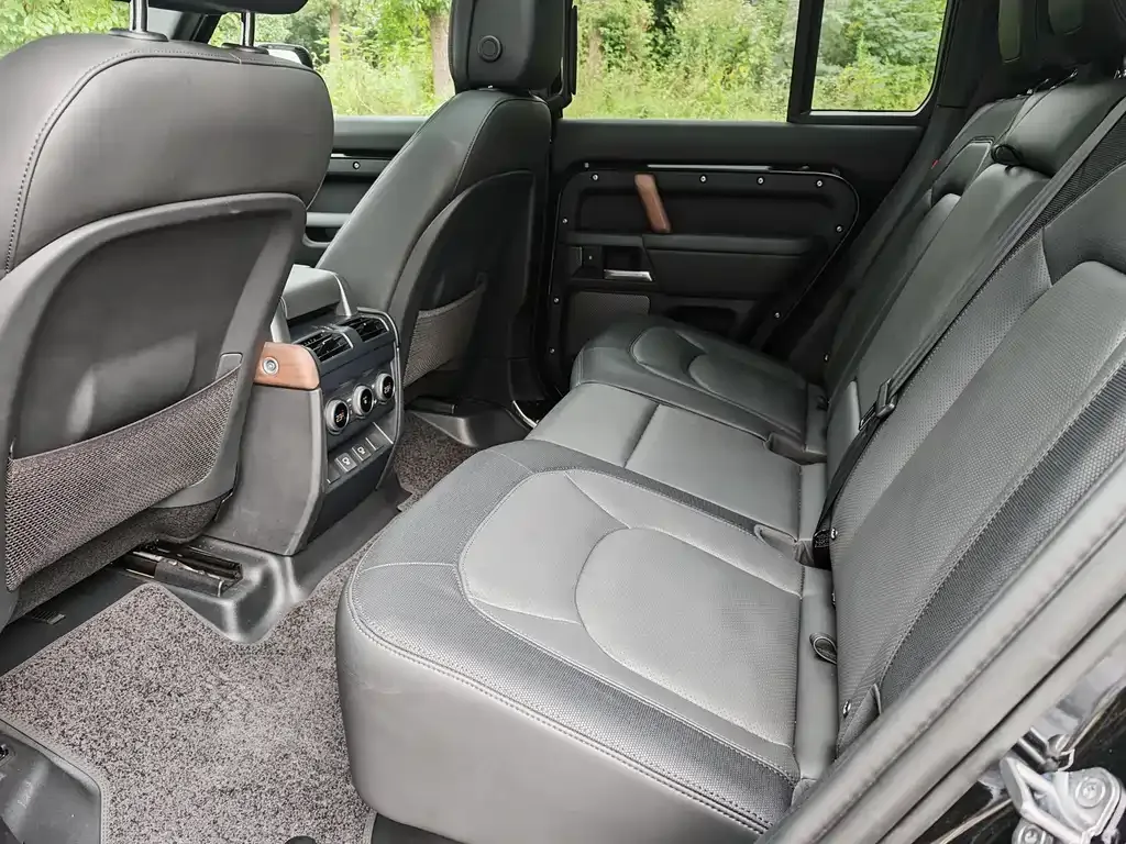 Land Rover Defender 2024 из CN, фото 10