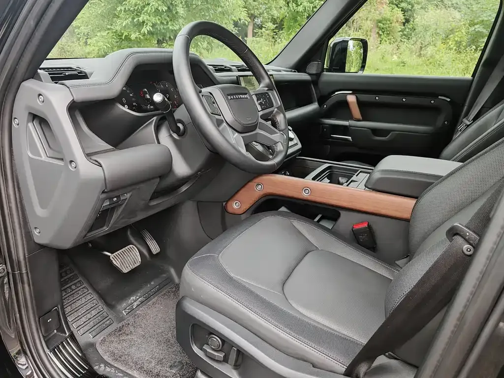 Land Rover Defender 2024 из CN, фото 4