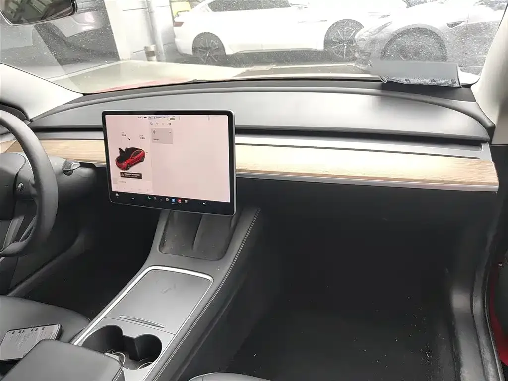 Tesla Model 3 — фото 10
