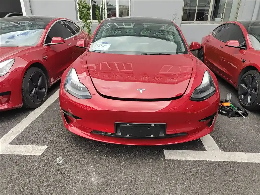 Tesla Model 3 — фото 3
