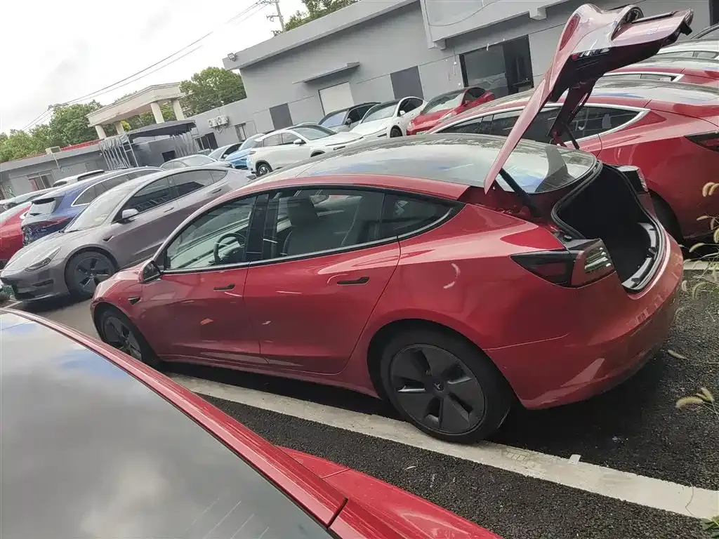 Tesla Model 3 — фото 5