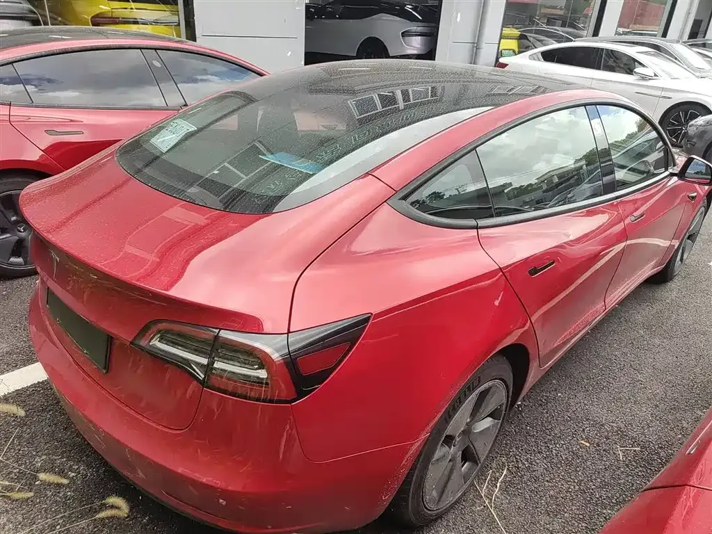 Tesla Model 3 — фото 7
