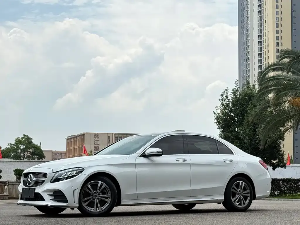 Mercedes-Benz C-Class — фото 1