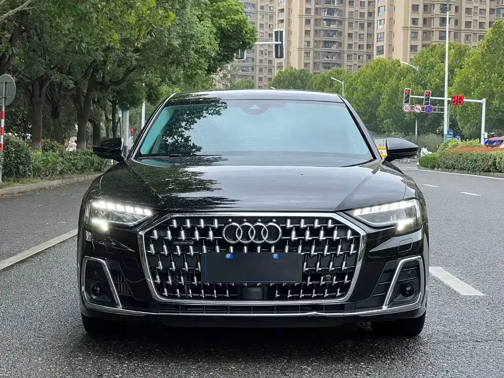 Audi A8 — фото 2