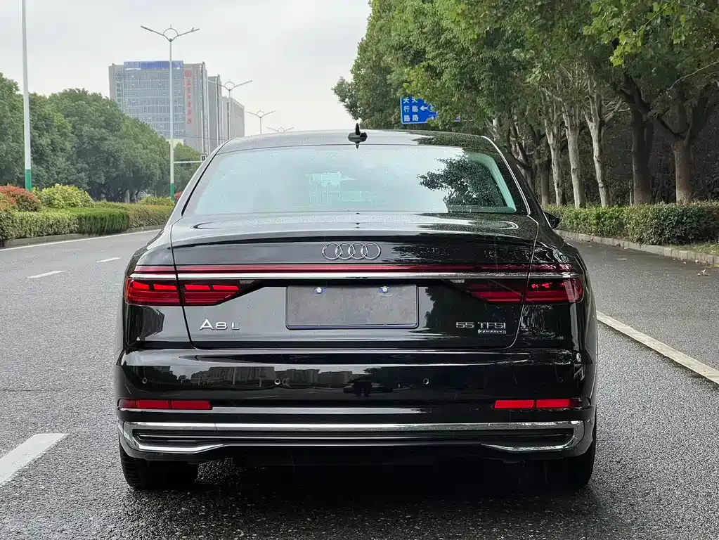 Audi A8 — фото 4