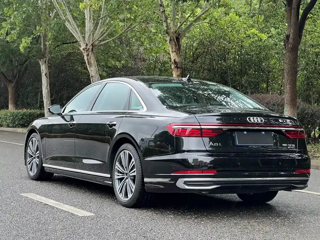 Audi A8 — фото 5