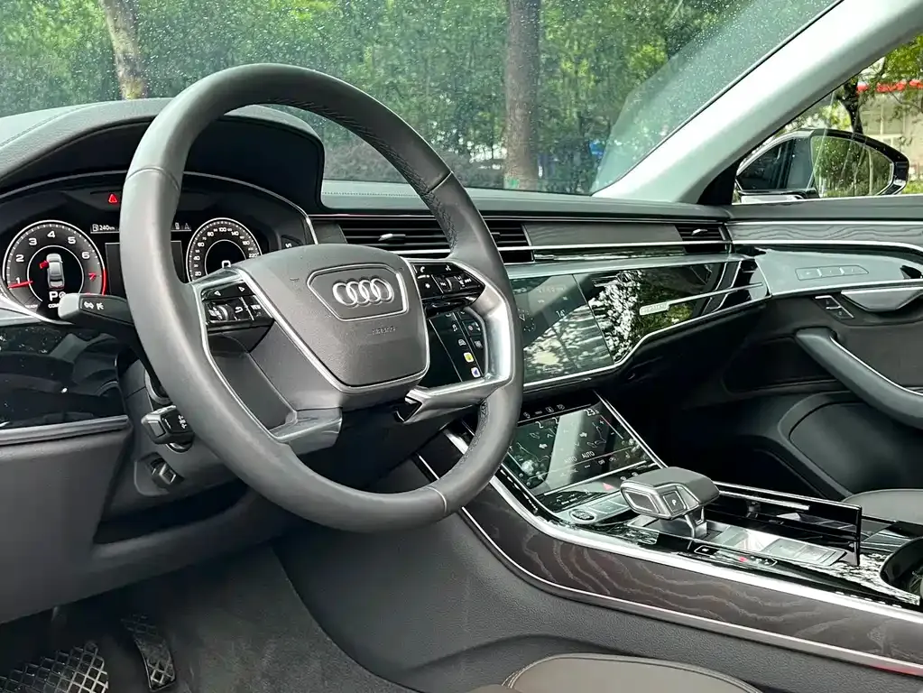 Audi A8 — фото 9