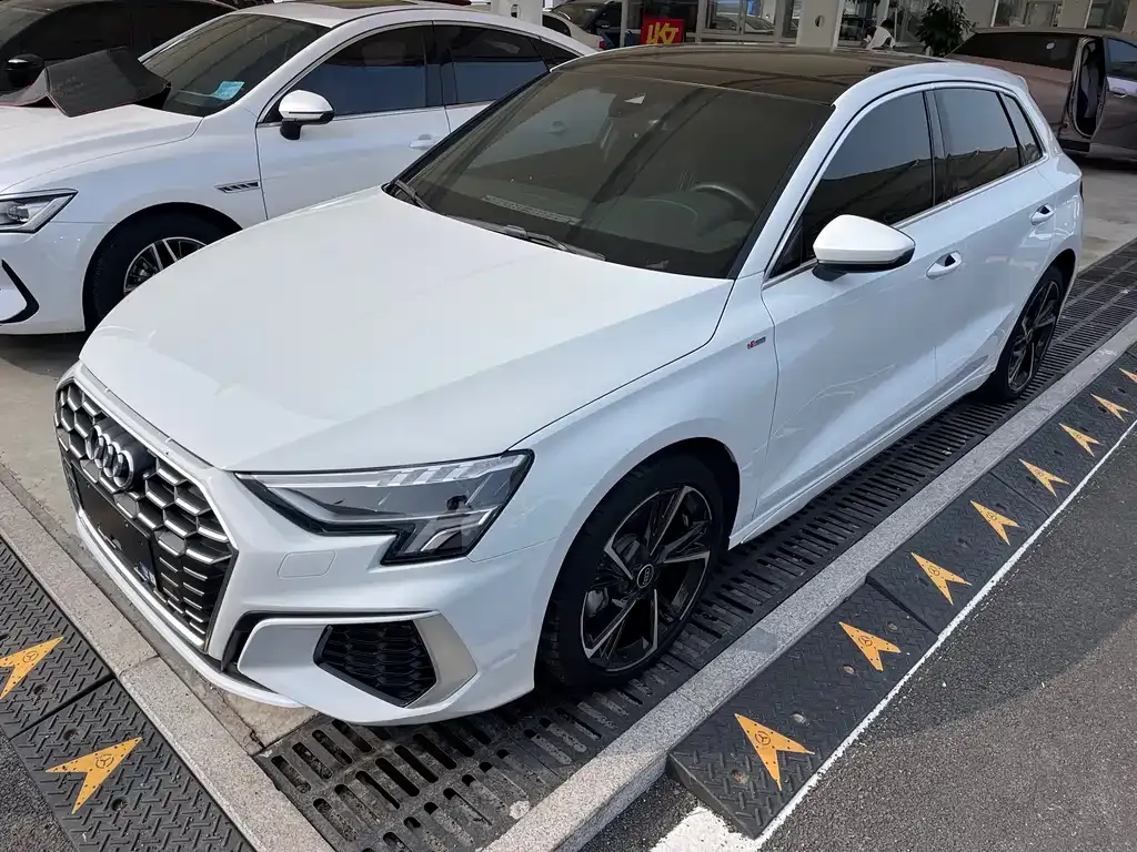 Audi A3 2023 из CN, фото 1