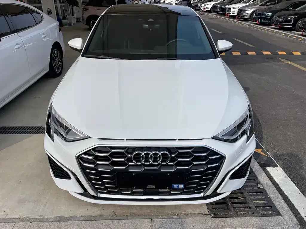 Audi A3 2023 из CN, фото 2