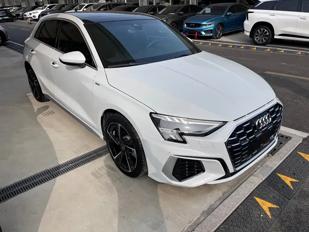 Audi A3 2023 из CN, фото 3