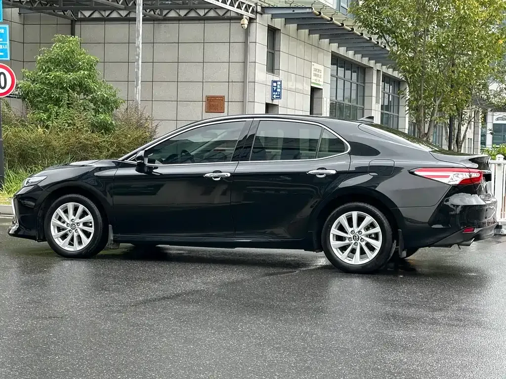 Toyota Camry 2022 из CN, фото 9