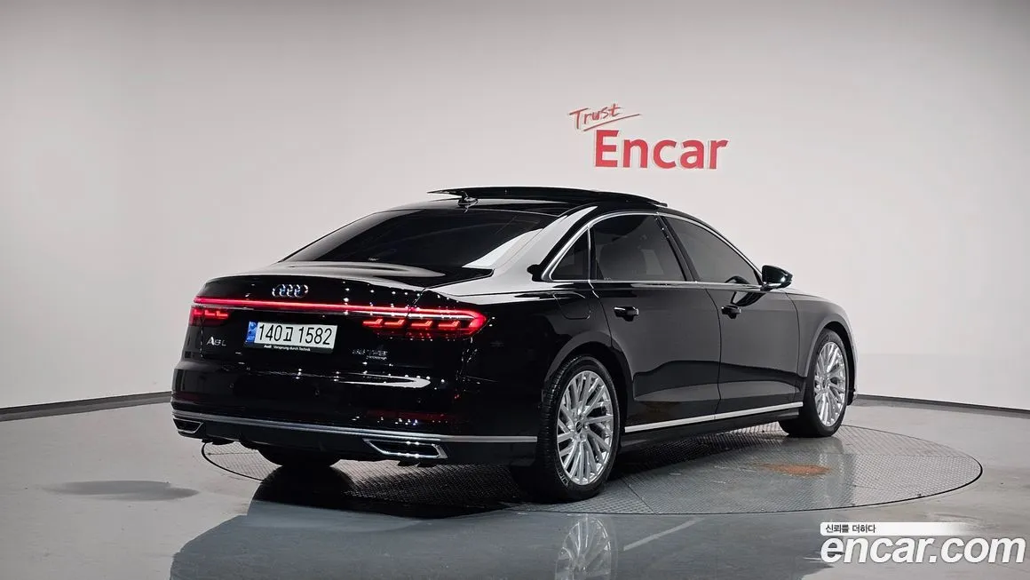 Audi A8 — фото 2