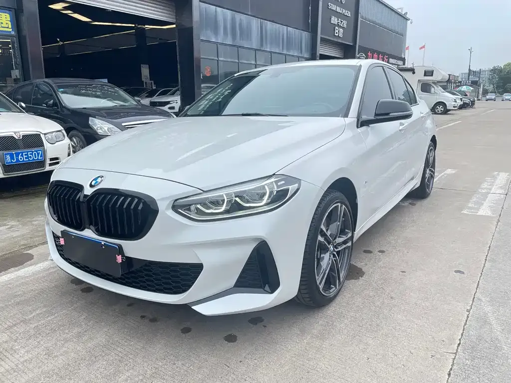 BMW 1 Series 2022 из CN, фото 1