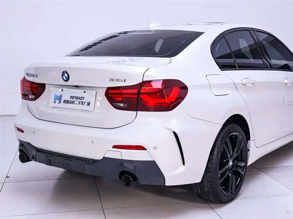 BMW 1 Series 2023 из CN, фото 8