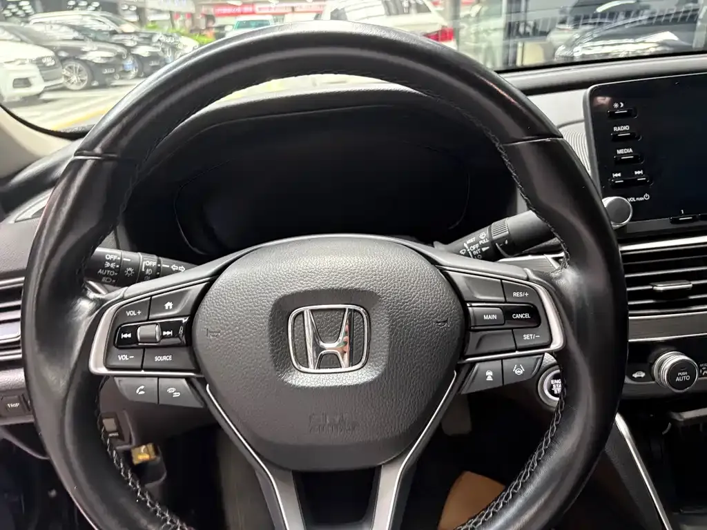 Honda Accord — фото 7