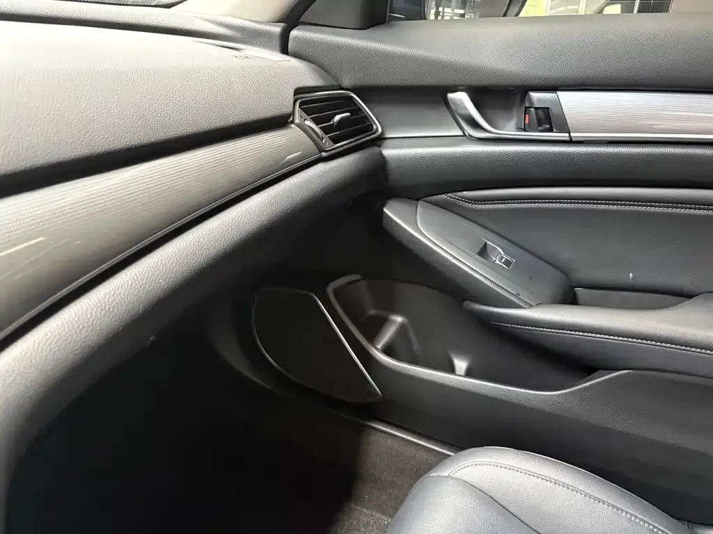 Honda Accord — фото 9