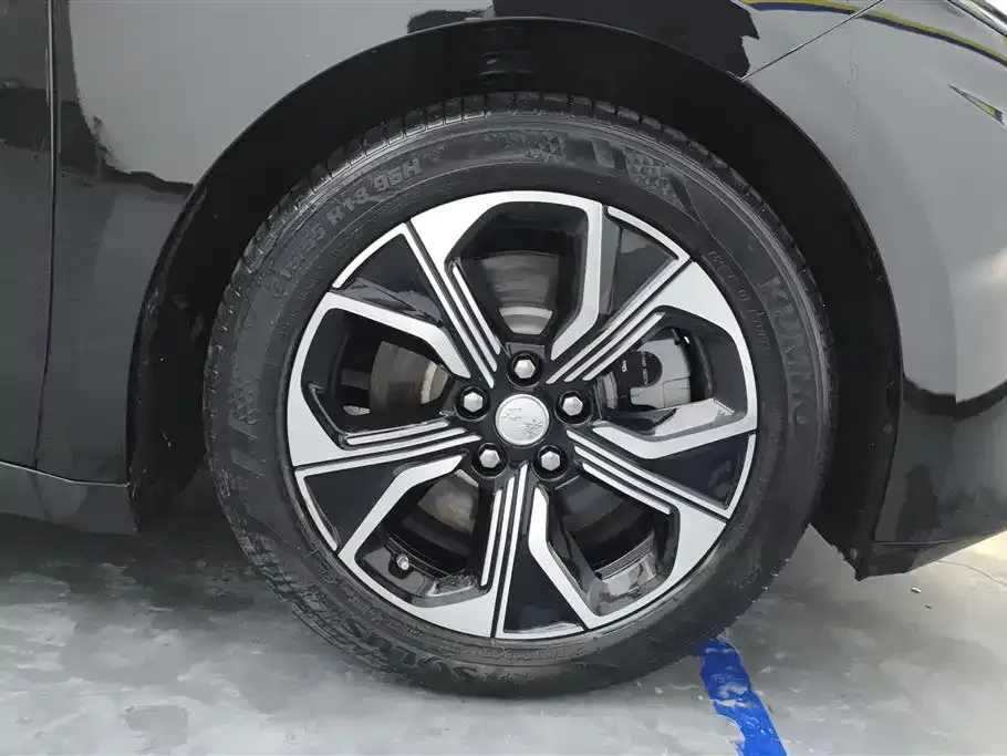 Hongqi E-QM5 2024 из CN, фото 6