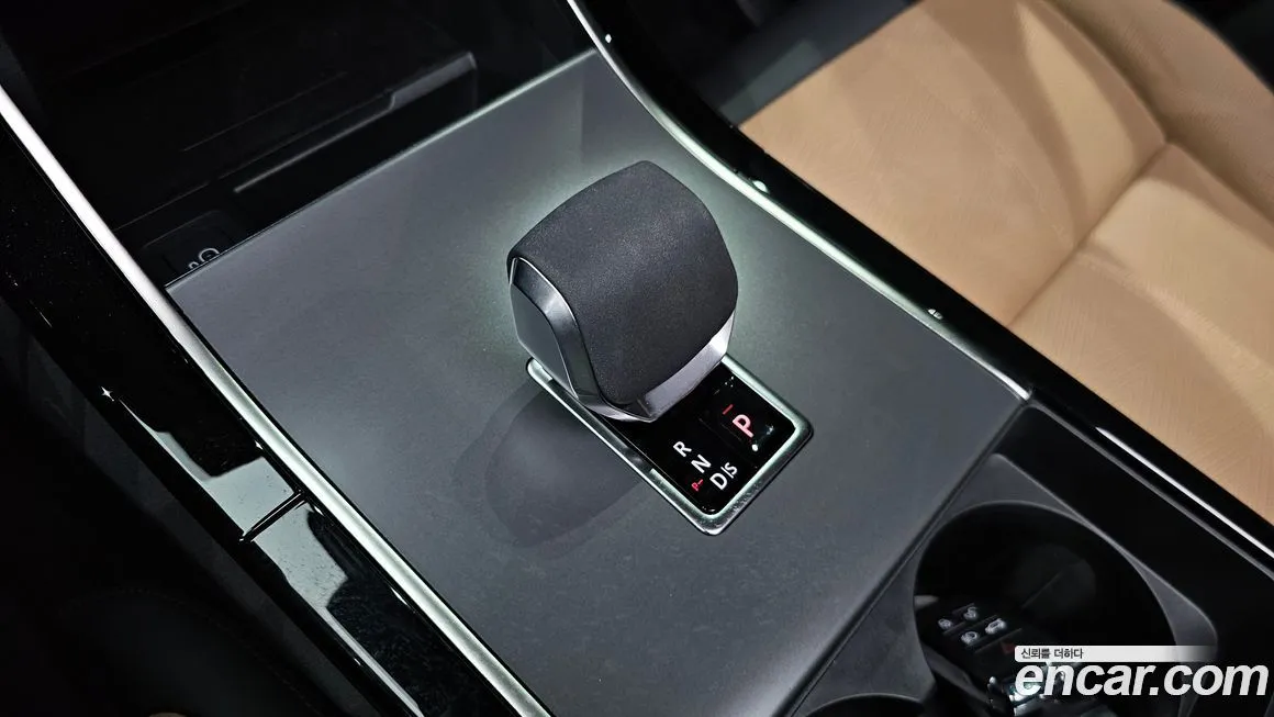 Land Rover Range Rover Velar 2025 из KR, фото 9