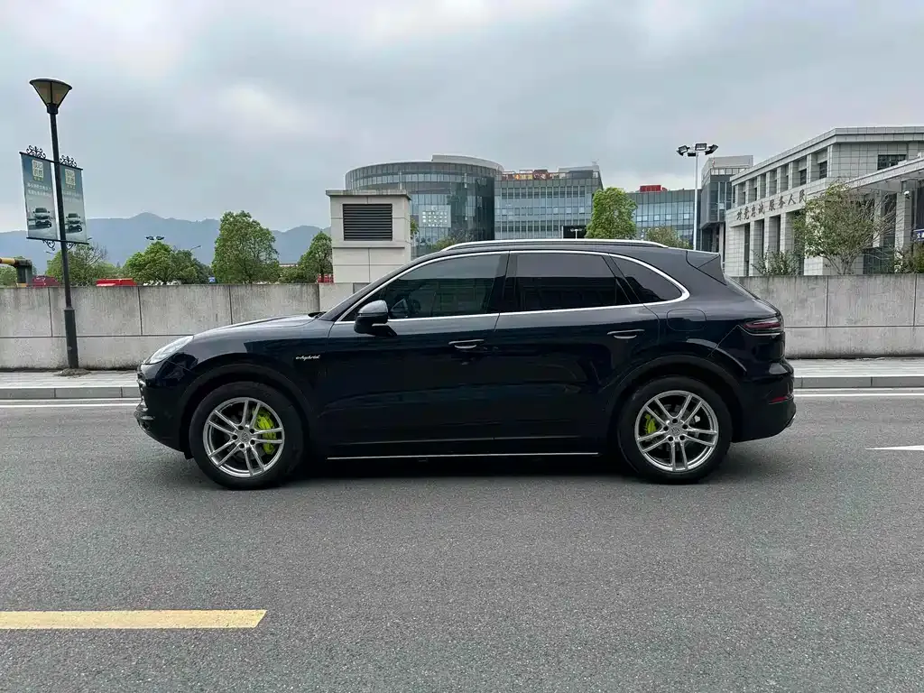 Porsche Cayenne Hybrid 2022 из CN, фото 2