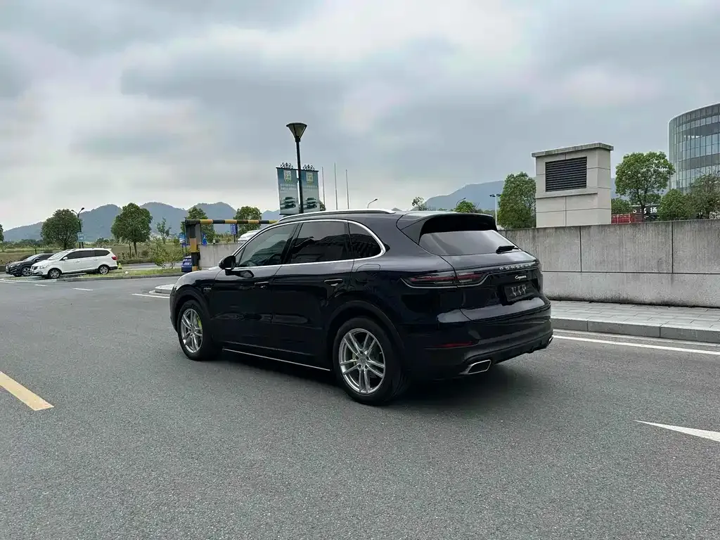 Porsche Cayenne Hybrid 2022 из CN, фото 3
