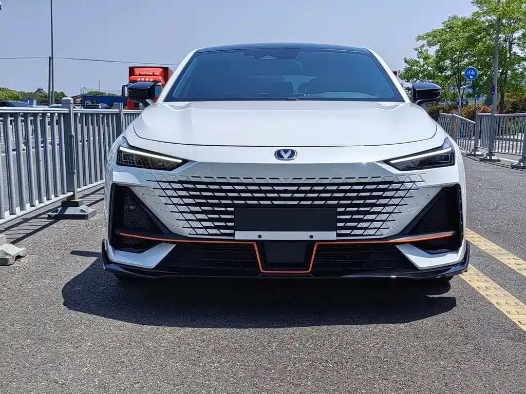 Changan UNI-V 2023 из CN, фото 2