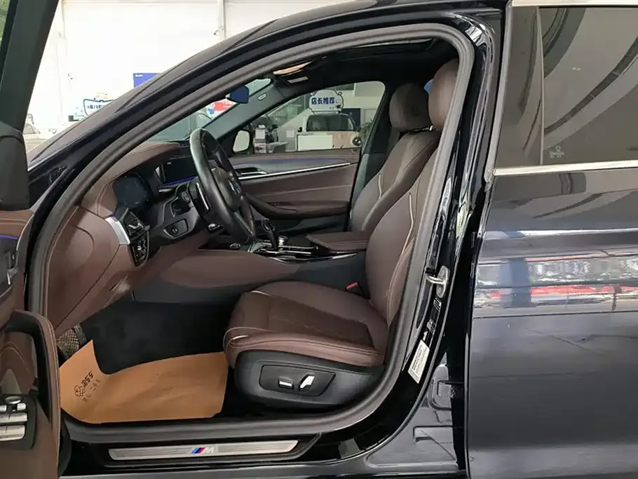 BMW 5 Series 2023 из CN, фото 9