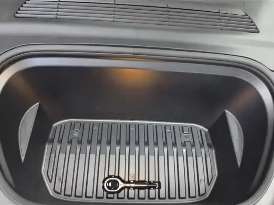 Tesla Model Y 2024 из CN, фото 10
