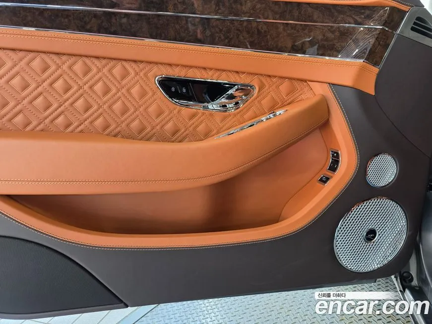 Bentley Continental 2023 из KR, фото 8
