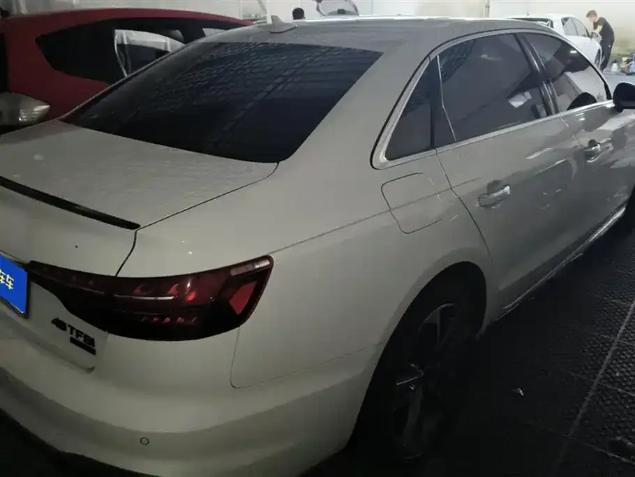 Audi A4L 2022 из CN, фото 3