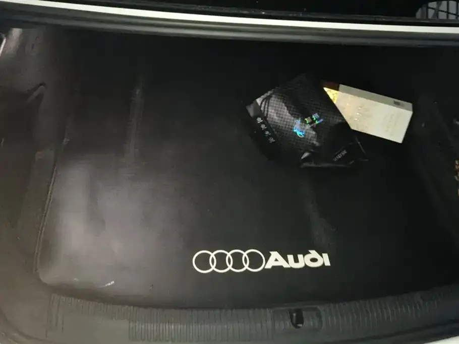 Audi A4L 2022 из CN, фото 4