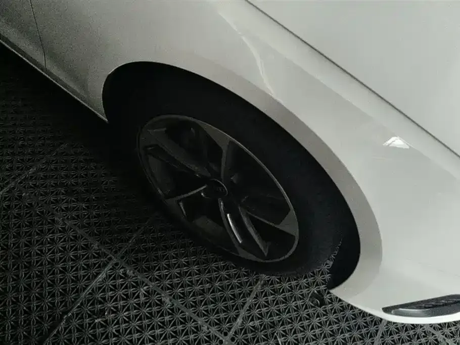 Audi A4L 2022 из CN, фото 6