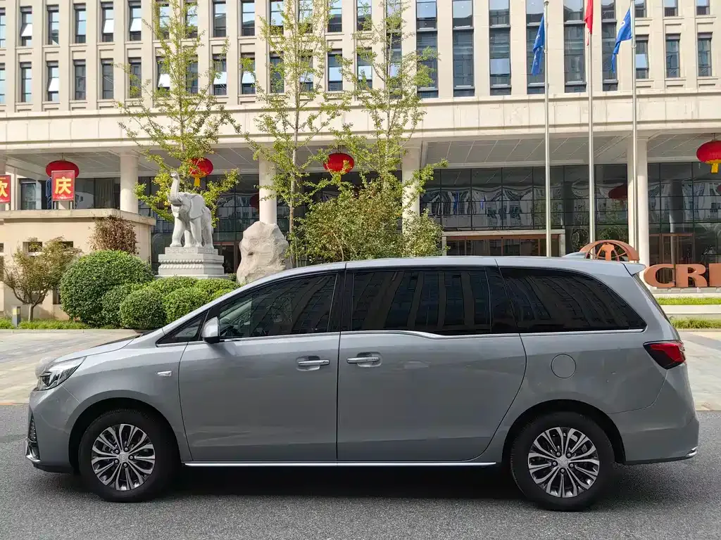 Buick GL8 2023 из CN, фото 2