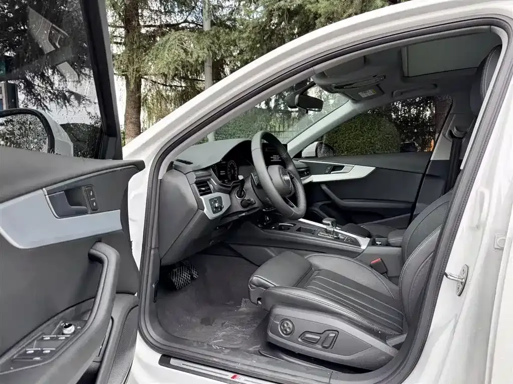 Audi A4L 2023 из CN, фото 10