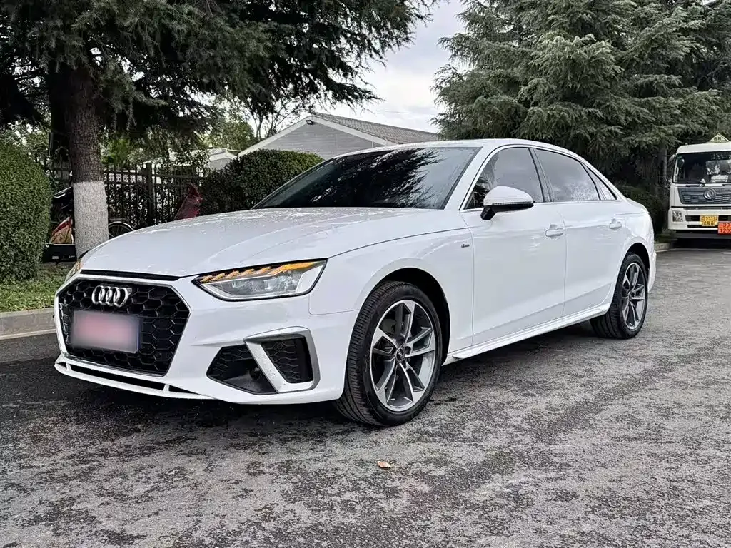 Audi A4L 2023 из CN, фото 2