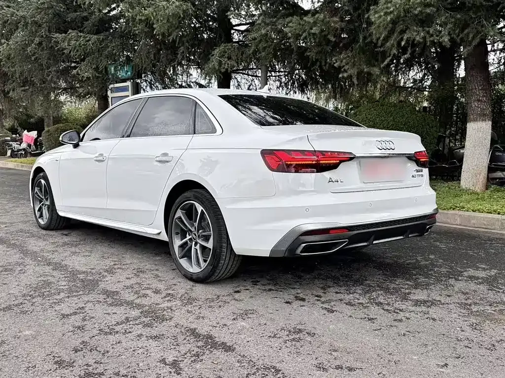 Audi A4L 2023 из CN, фото 3