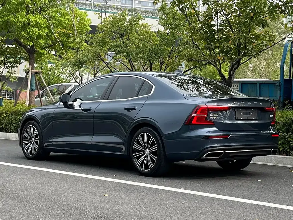 Volvo S60 — фото 4