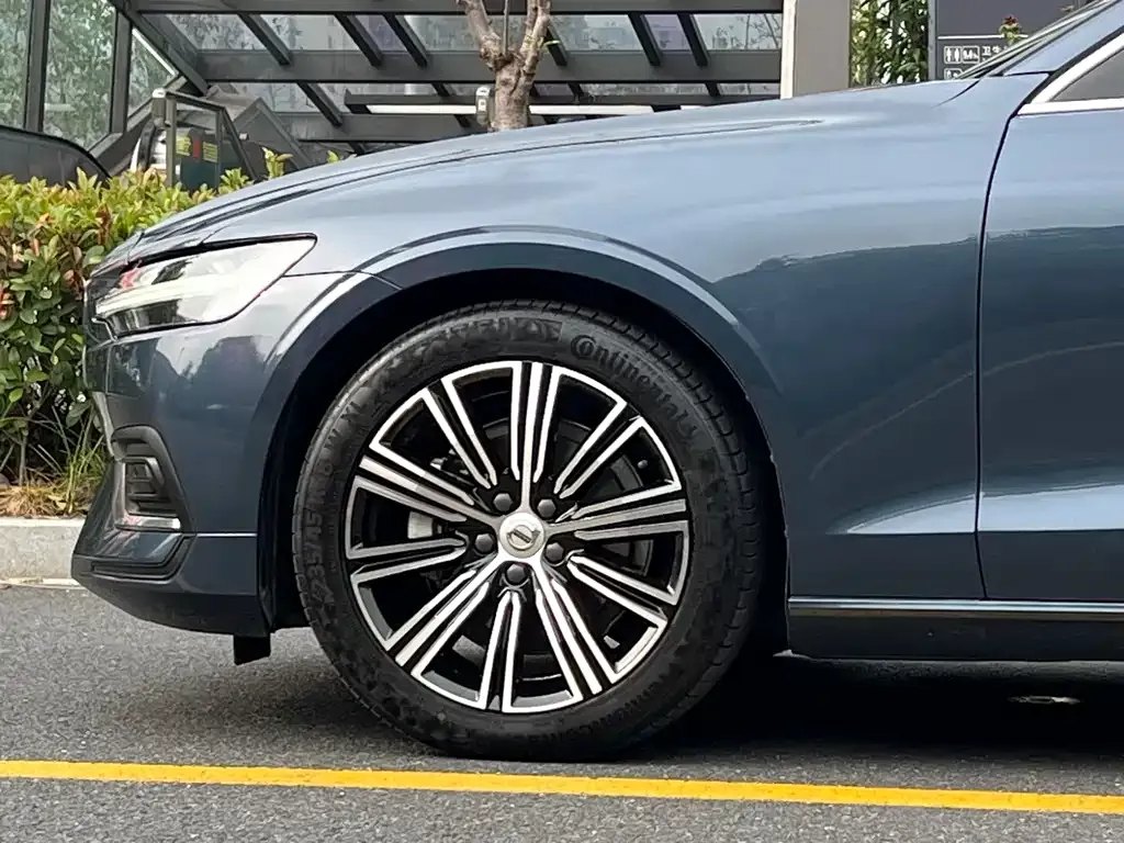 Volvo S60 — фото 9