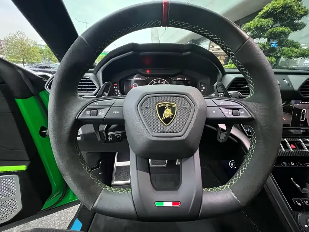 Lamborghini Urus 2024 из CN, фото 2