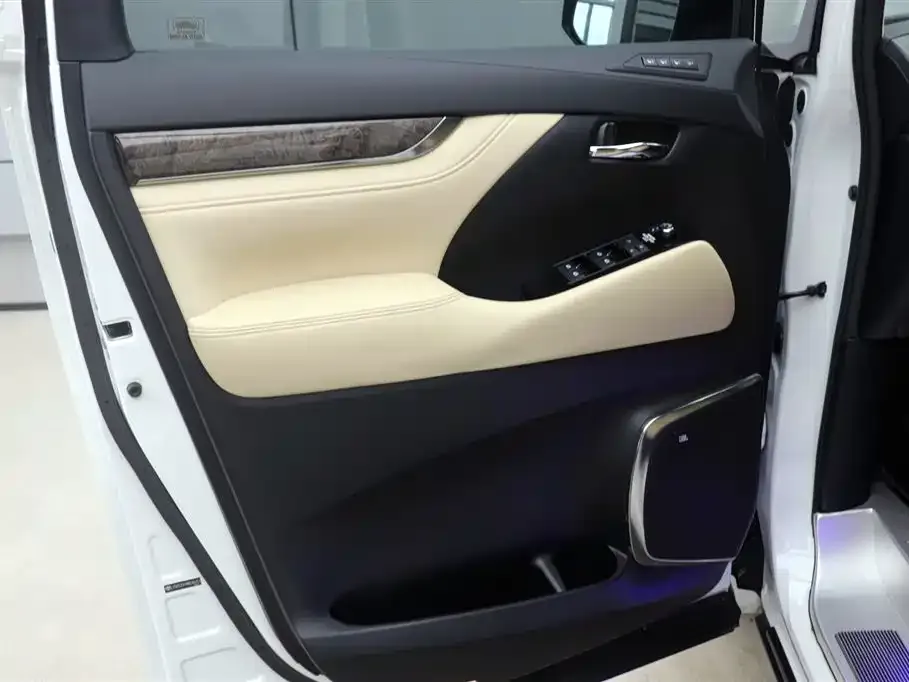 Toyota Vellfire 2021 из CN, фото 10