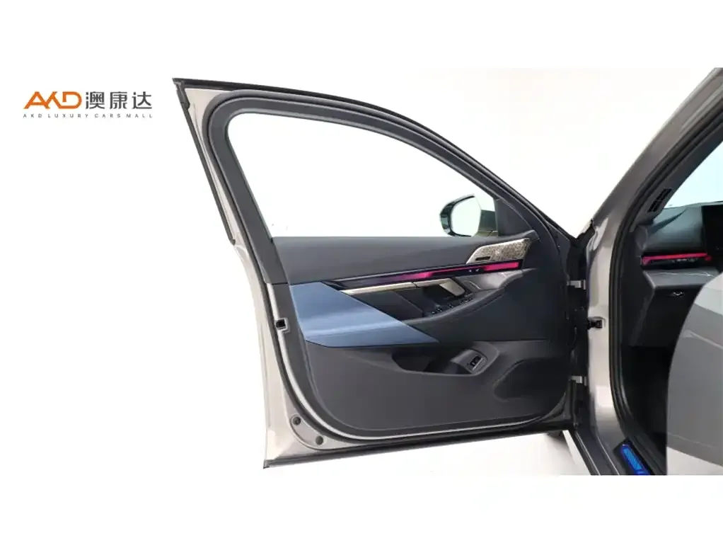 BMW 5 Series 2024 из CN, фото 10
