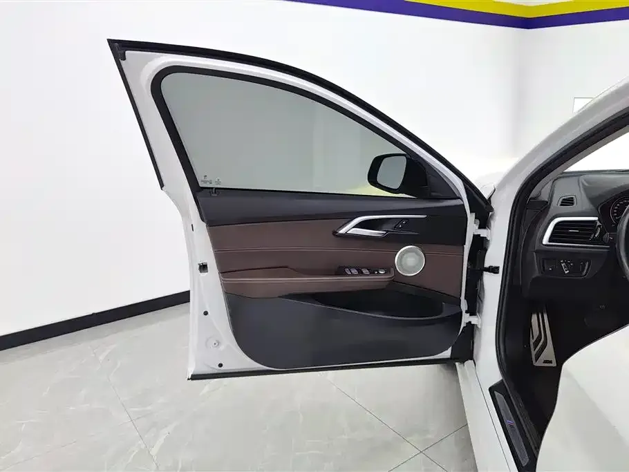 BMW 1 Series 2023 из CN, фото 7