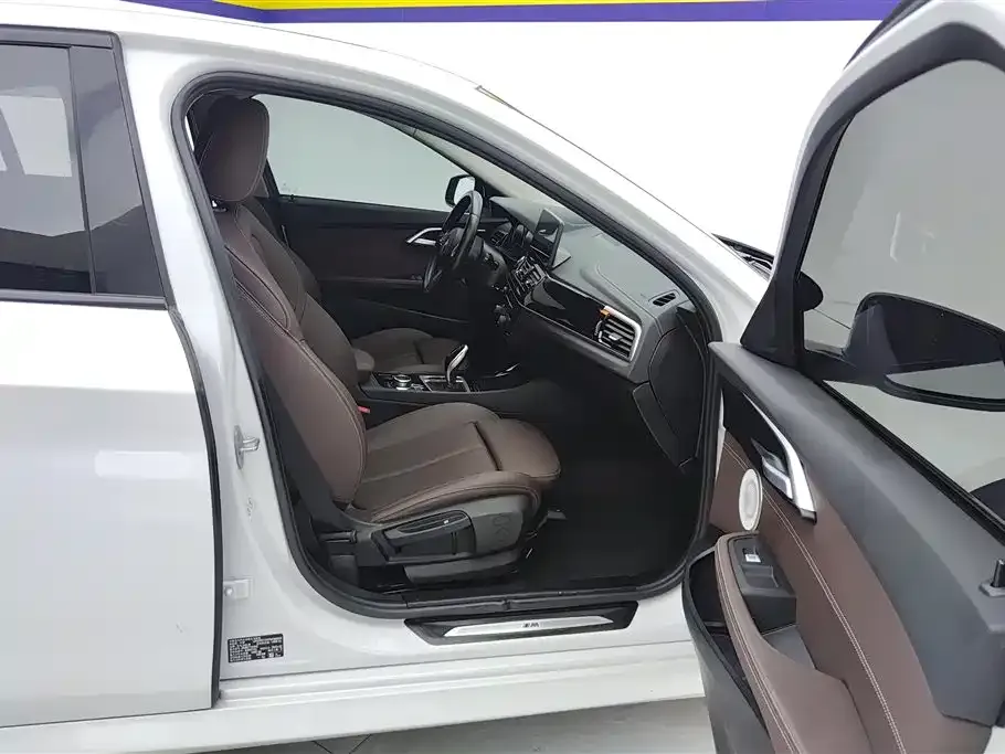 BMW 1 Series 2023 из CN, фото 8
