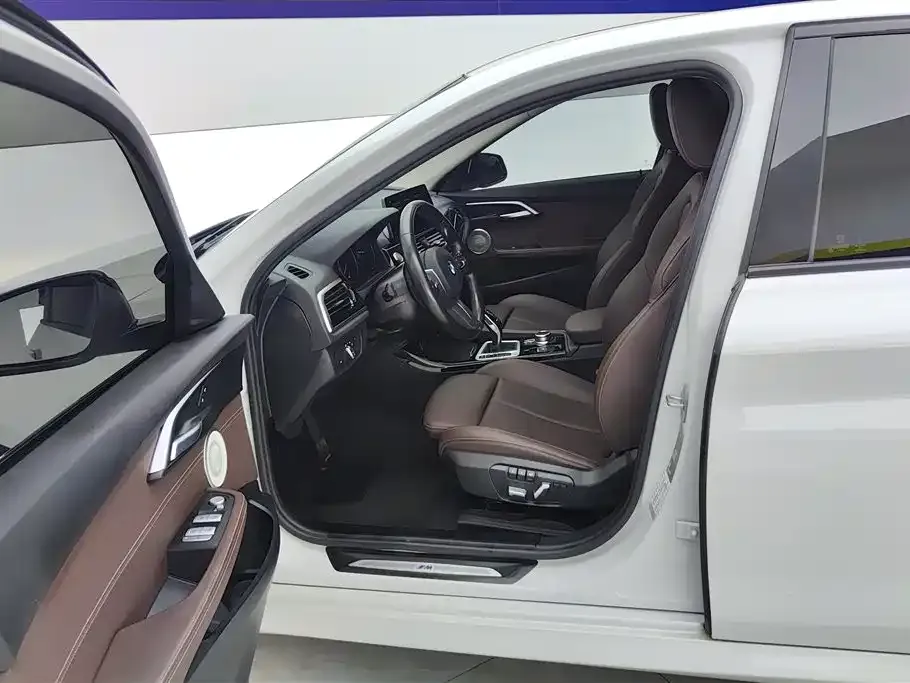 BMW 1 Series 2023 из CN, фото 9